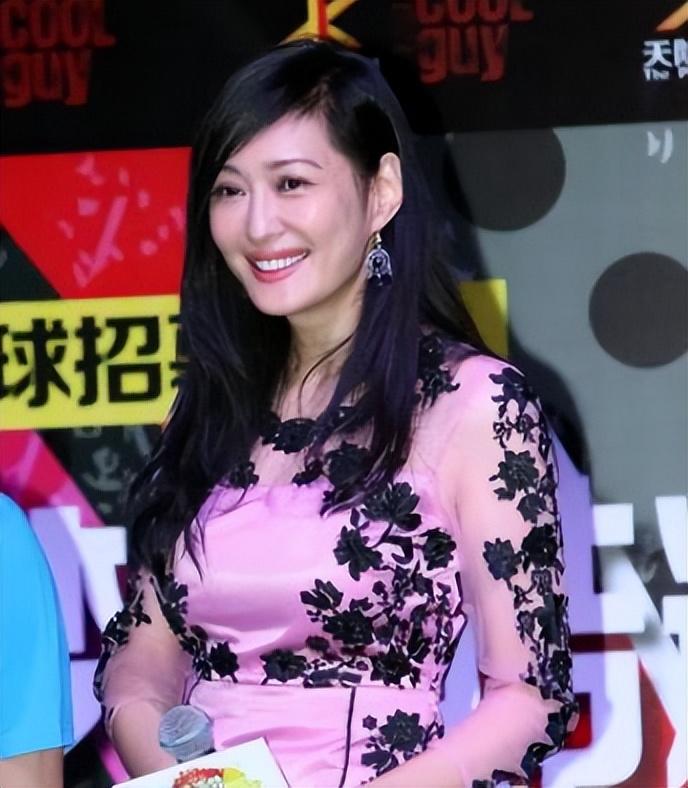 “性感女神”孟广美：43岁嫁给10亿富豪，她的人生有苦更有甜