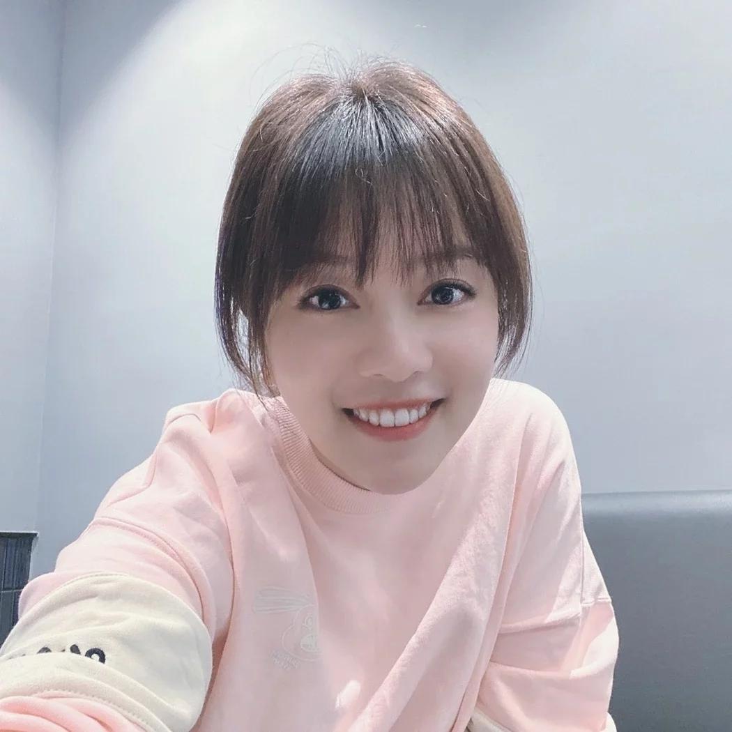 周渝民为老婆庆祝35岁生日，夫妻甜蜜合影曝光，由6岁女儿拍摄