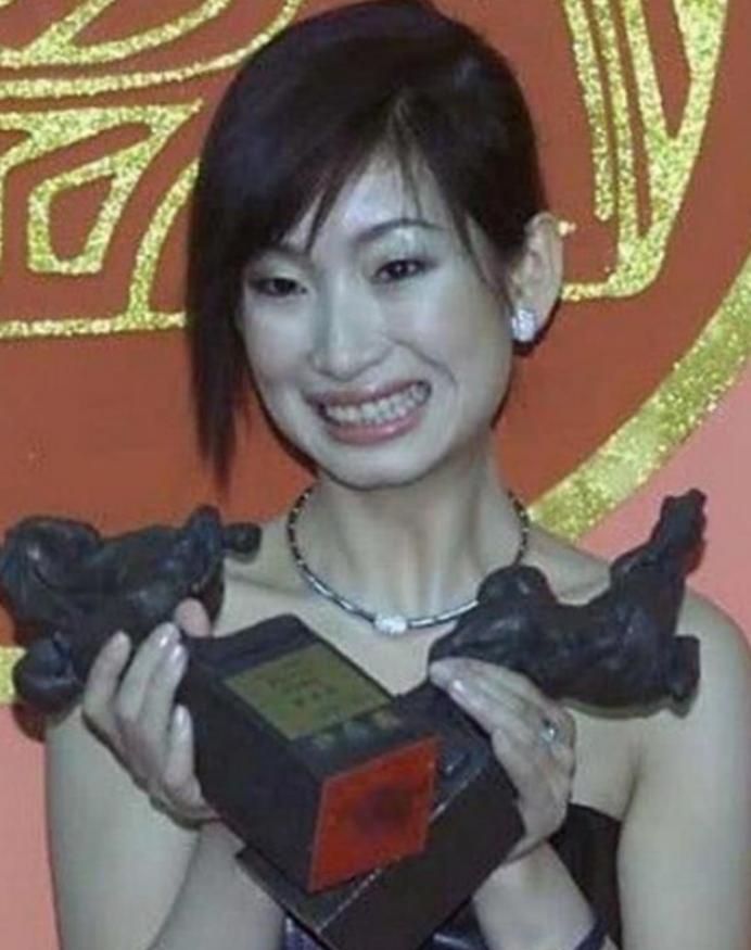 秦海璐个人资料简介（秦海璐：嫁二婚王新军，让丧夫丧子的婆婆老有所依）