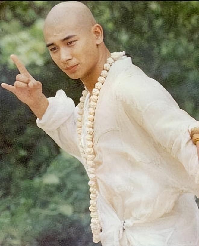 赵文卓个人资料（赵文卓：娶小8岁东北小丫，婚后连生三胎，如今一家五口其乐融融）