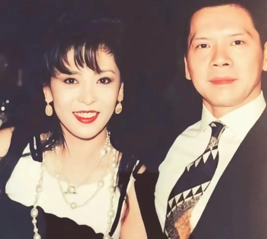 向太陈岚的个人资料年轻时（香港“女枭雄”陈岚风云往事）