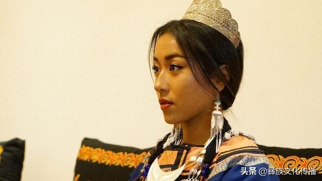 吉克隽逸个人资料：从大凉山彝家姑娘到华语流行音乐歌手的华丽转变