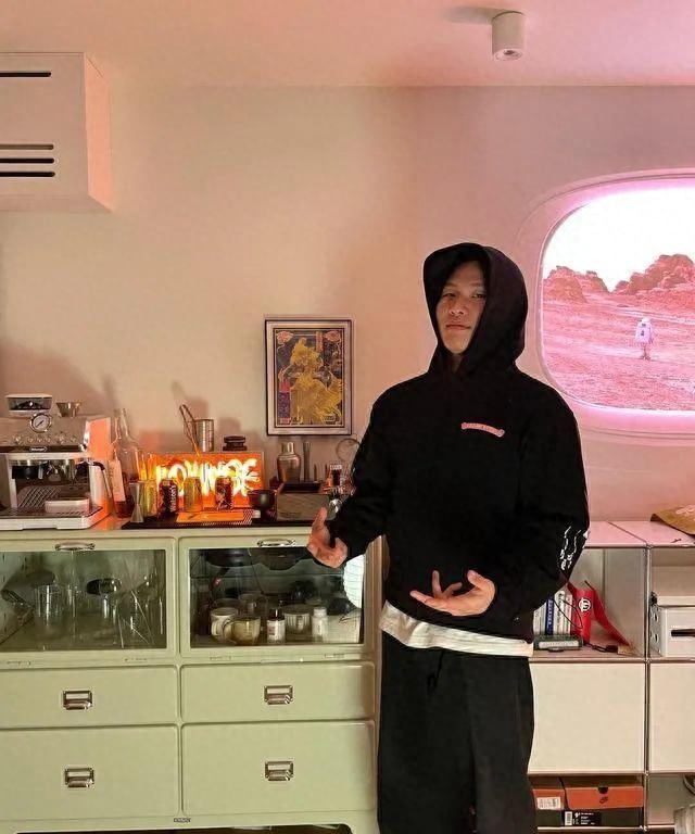 陈坤之子陈尊佑个人资料：父亲家喻户晓，母亲成谜，他活成最自在的星二代