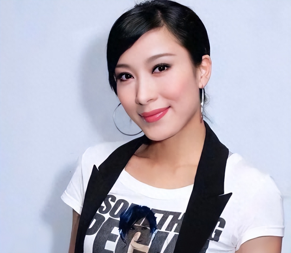 TVB视后杨怡个人资料，为何在婚后改名为杨茜尧？