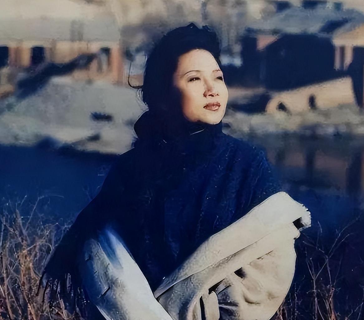 李娜简介个人资料（李娜：因青藏高原大火，力压韩红、毛阿敏，为何在巅峰期遁入空门）