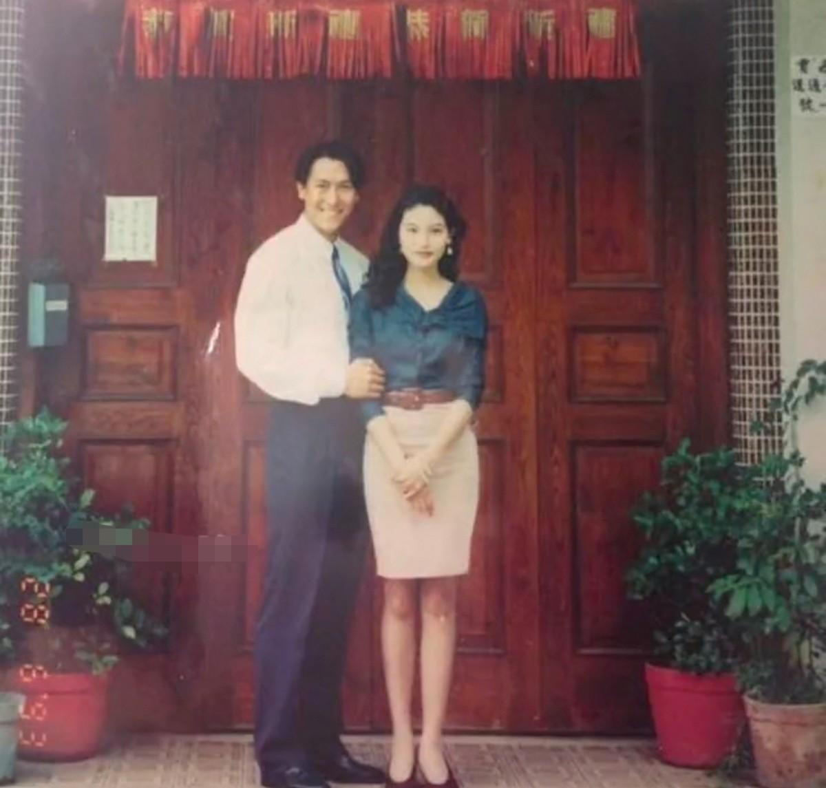 视帝马德钟庆祝与太太结婚28周年，妻子是港大教授，两人12岁相识