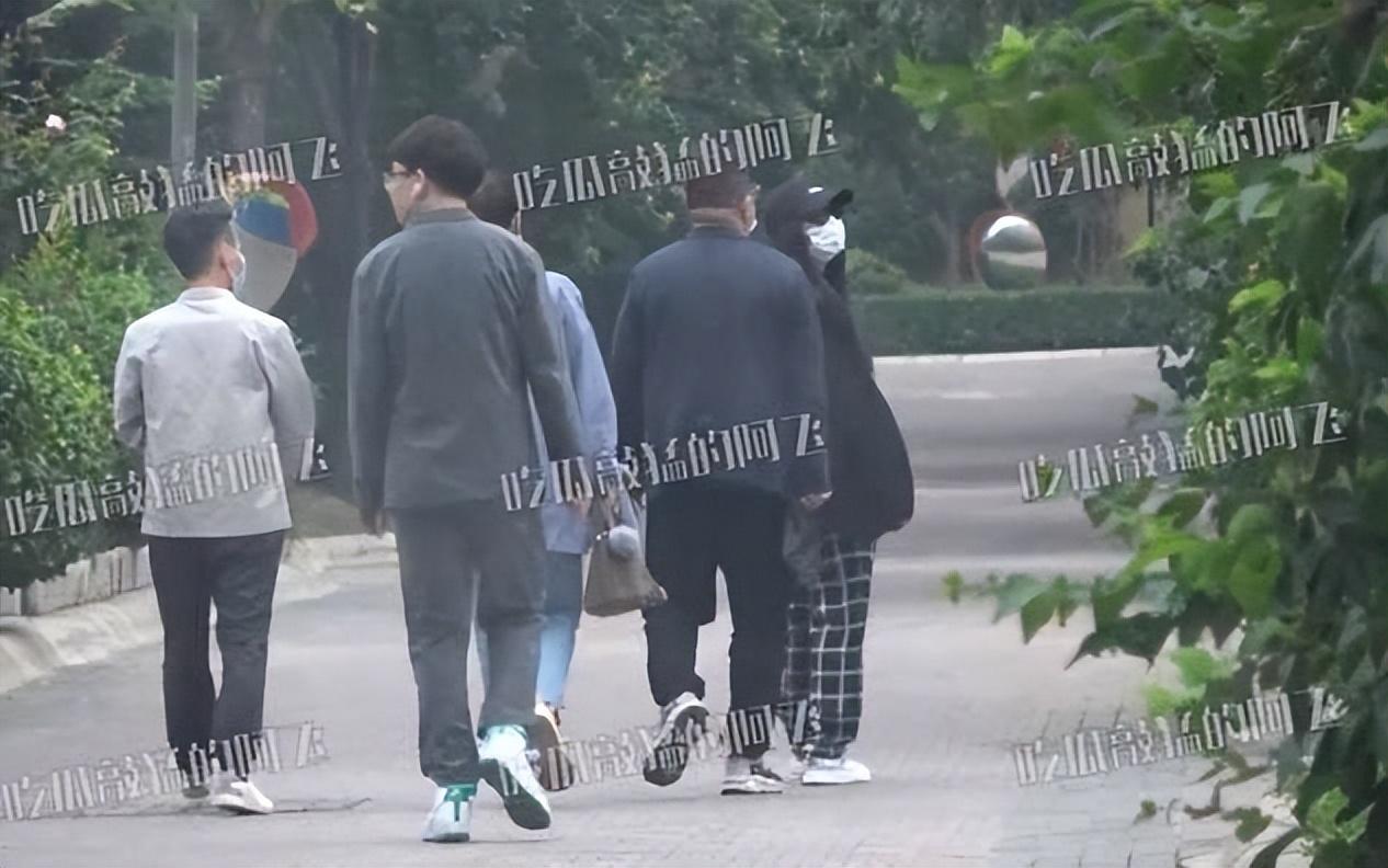 徐璐个人资料简介及父亲（徐璐：一根皮带4000块，高定礼服堆积如山，年纪轻轻就资产过亿）