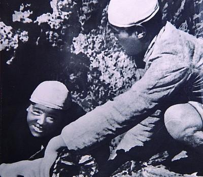 张思德个人简介：为人民服务的典范