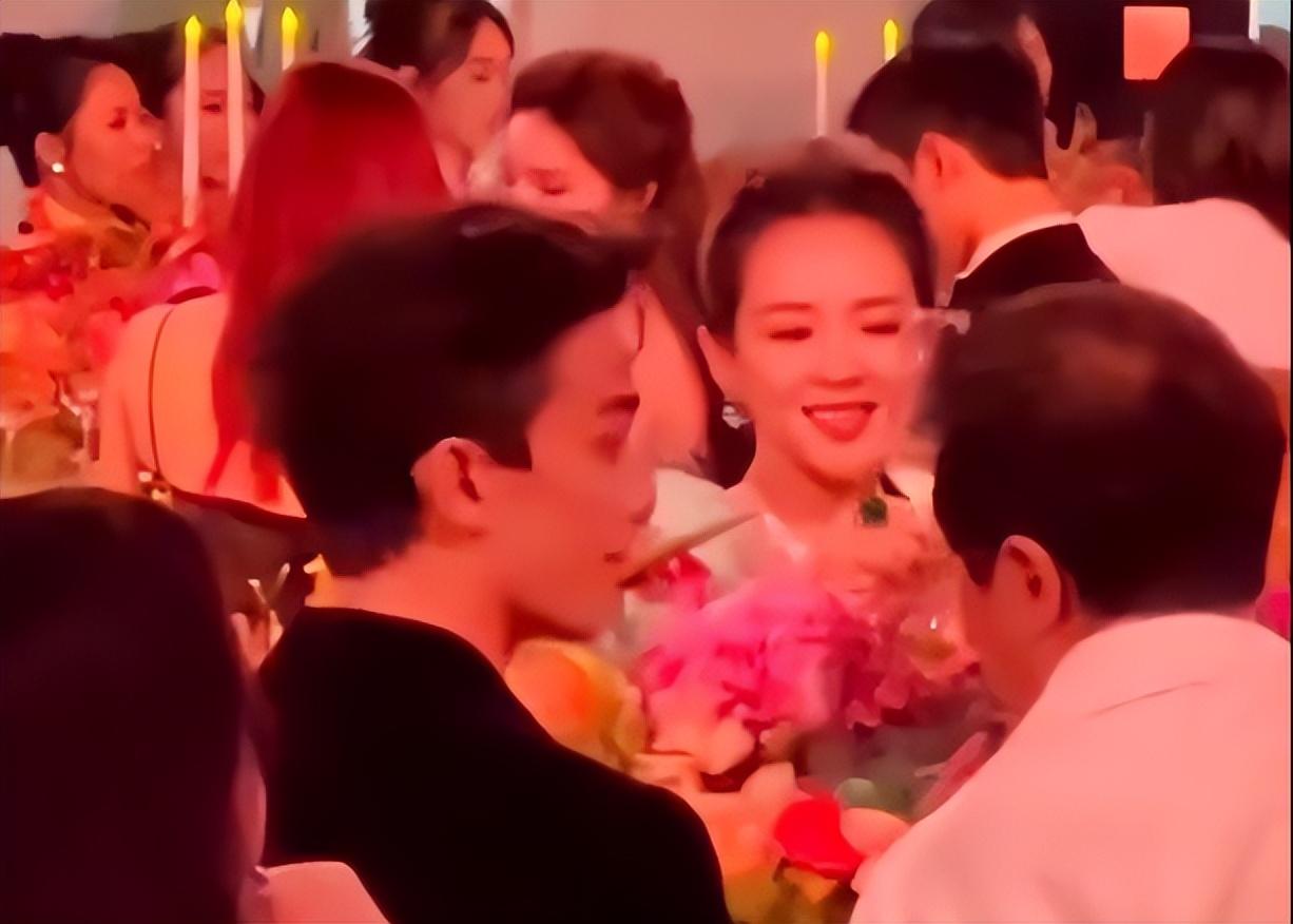 吴磊、赵露思同场不同框，走出戏里的CP感，映射出演员的生态规则