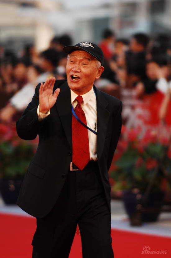 牛犇个人资料简介代表作品（牛犇：用一生演配角，陈道明见了他都要弯腰，85岁一个人住养老院）