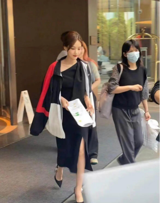 被李一桐“圈粉”了！下班图都这么好看，这才叫“老天爷赏饭吃”