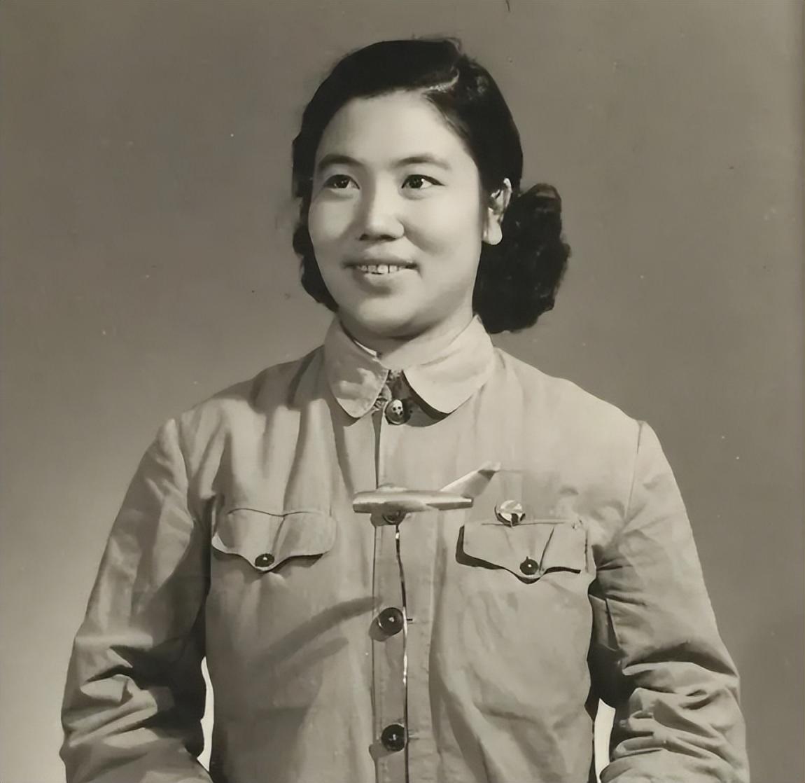 常香玉简介具体经历（2004年常香玉去世，曾为国捐15亿战机，临终前为何收回小香玉艺名）