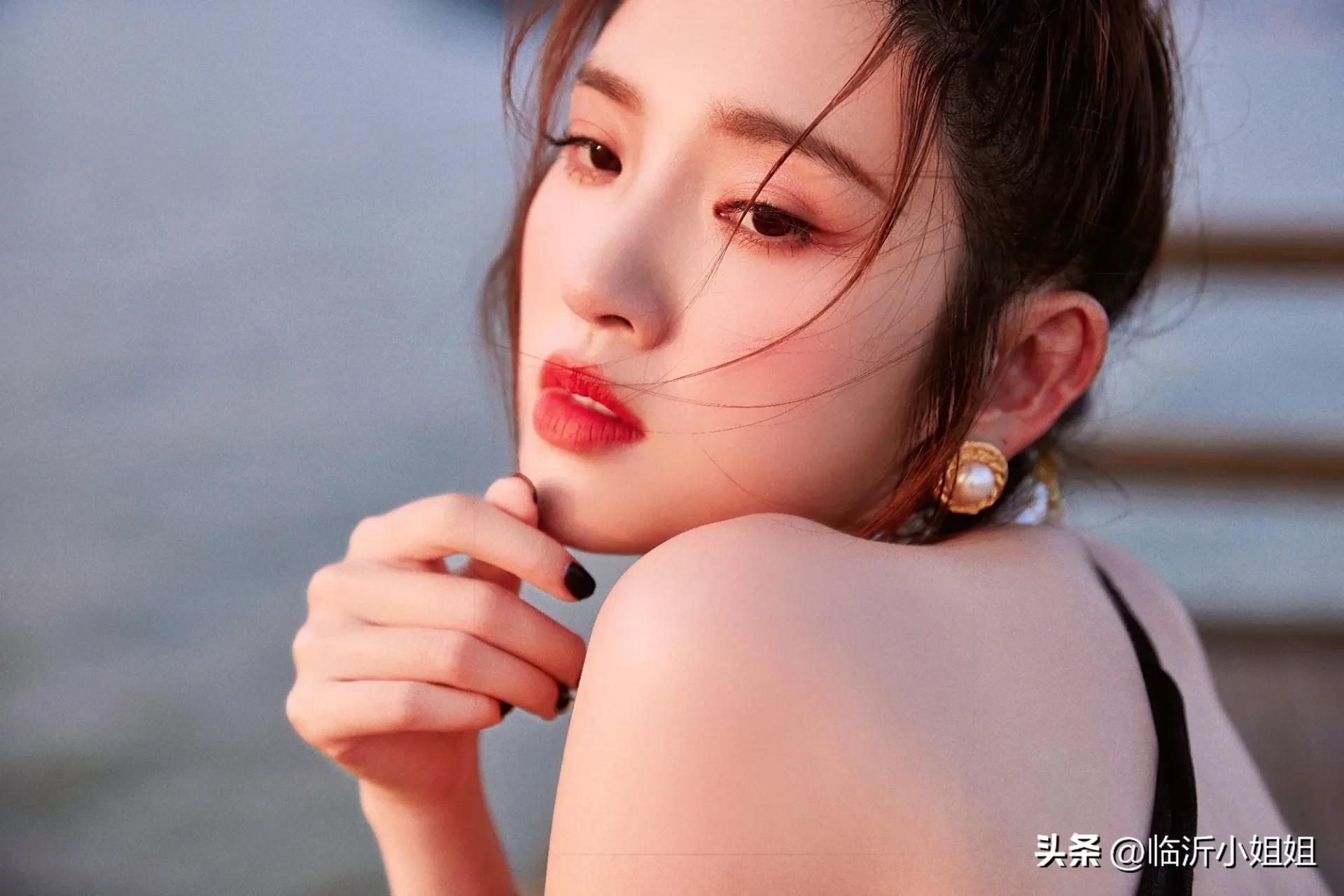 唐艺昕，精致大气的清爽美女，靓丽唯美的外形，爱啦爱啦