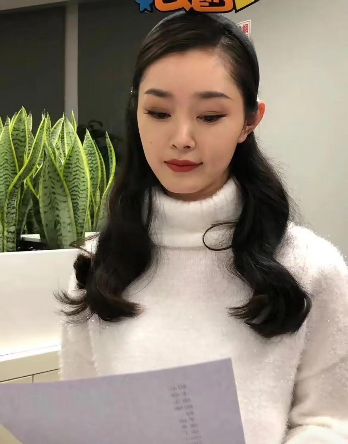 宋轶个人资料图片大全（一直觉得宋轶长得“普通”，看到她的生图才发现，我错了！）