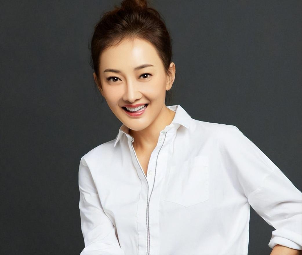 牛莉个人资料简介及 她被称为国民媳妇，曾8次登春晚，消失8年，她去了哪儿？